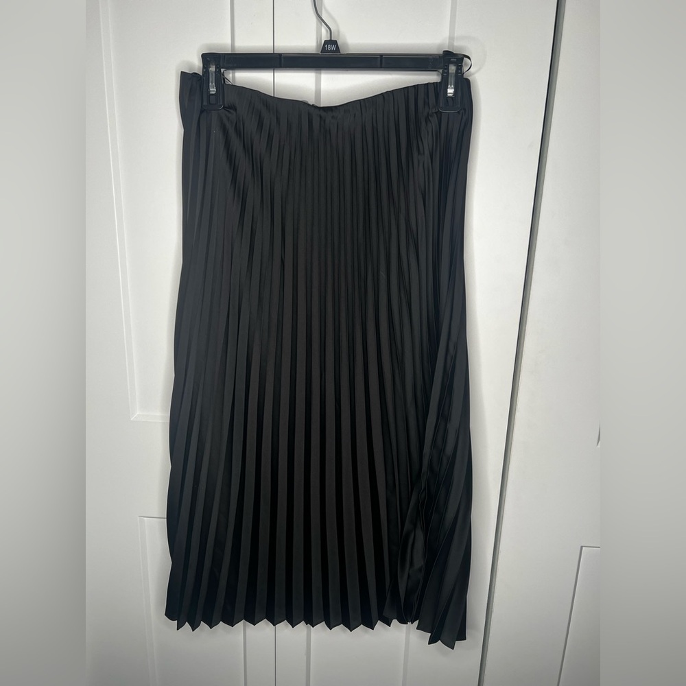 J. Crew Classic Black A-Line Pleated Midi Skirt NWT Women's Size Medium - Picture 2 of 4